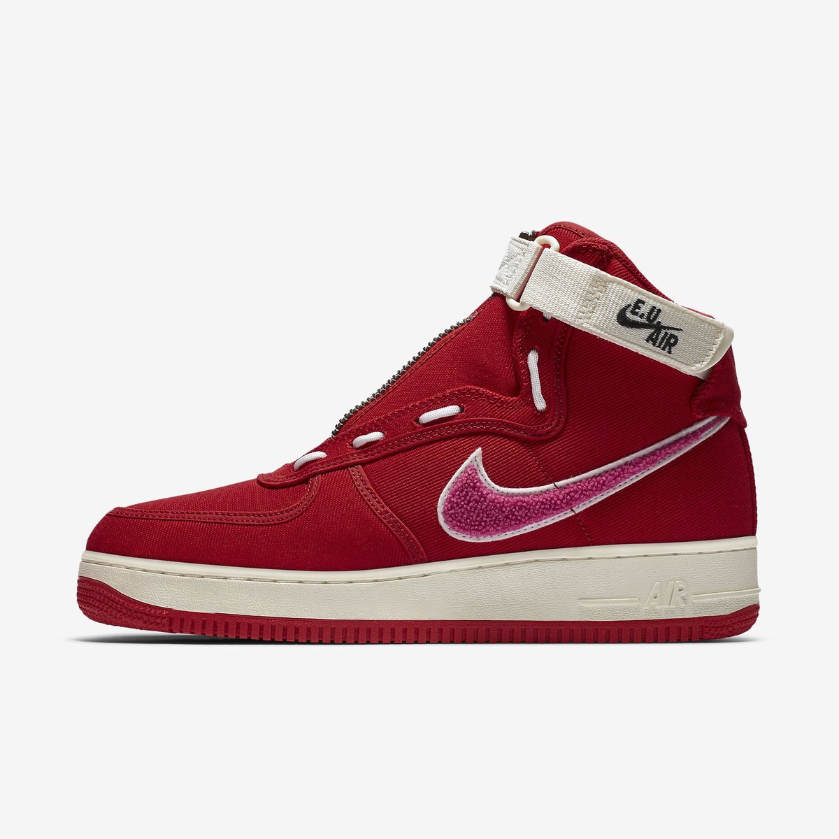 SNKR_TWITR tweet media