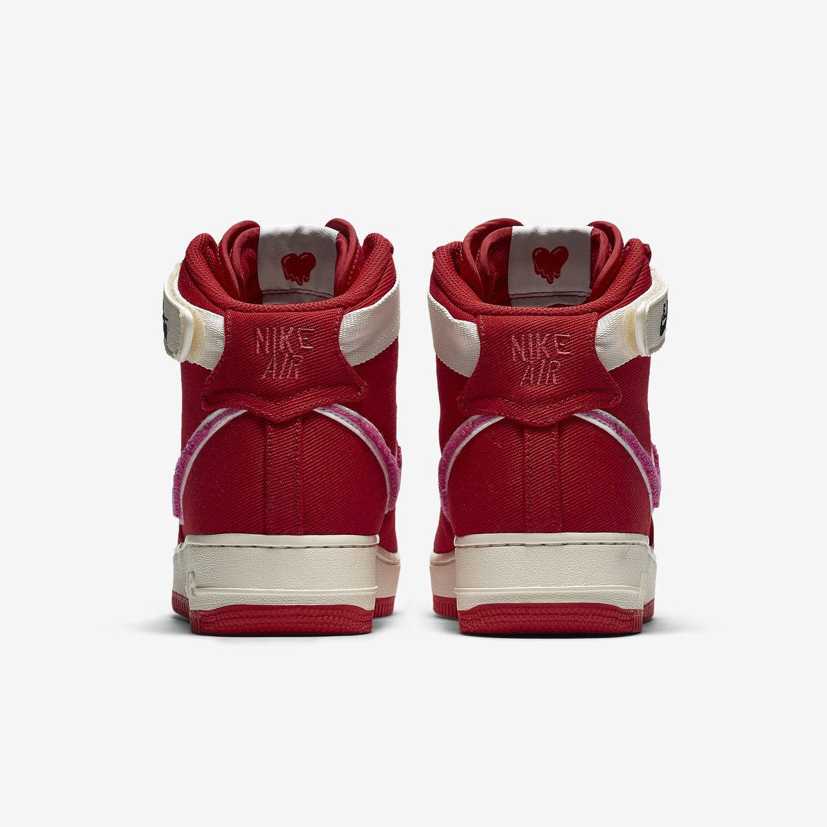SNKR_TWITR tweet media