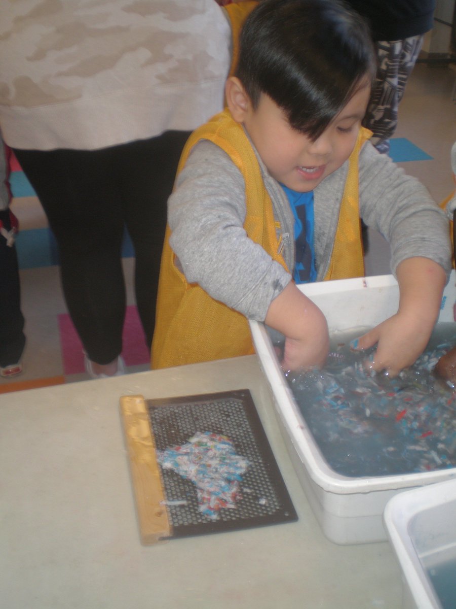 PjFast1's tweet photo. N/K went to MB.  Children's Museum for the  program "Paper, Trees and Me". We learned about trees &amp; how they help us. We  made paper with recycled materials &amp; petals &amp; seeds. Rm. 3 will plant the paper we made to see if the seeds in it will grow- another level of recycling. https://t.co/CZtZP4TI1m