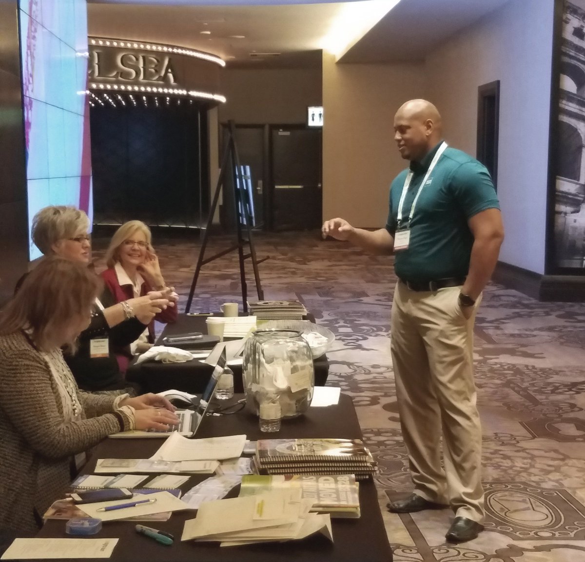MyLendPro's tweet photo. Hope you got a chance to check out the 2019 #FMG Symposium this past weekend in #LasVegas! Great to see everyone! Here are a few familiar faces! #WarrenPage from @WellsFargo and #MargeeBauer from #FMGbuyingGroup. #ConsumerFinance #RetailFinance #MyLendPro https://t.co/T6vtRhr21g