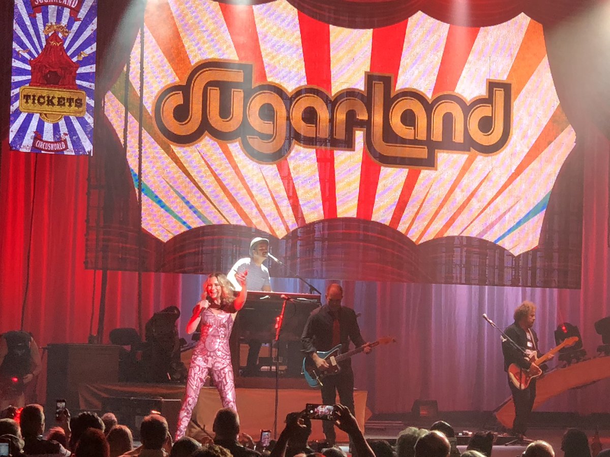 StonesiferAmy's tweet photo. #MyCityMonday @Sugarlandmusic in @SugarLandtxgov https://t.co/vSLGrilzRS