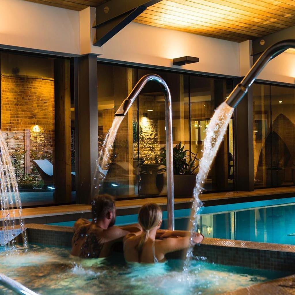 MarketingChelt's tweet image. Over on the blog, we’ve picked five fab hotels for #couples so you can get that #ValentinesBreak ticked off! What are you waiting for? 

visitcheltenham.com/blog/read/2019…

#Romance #Valentines #Cupid