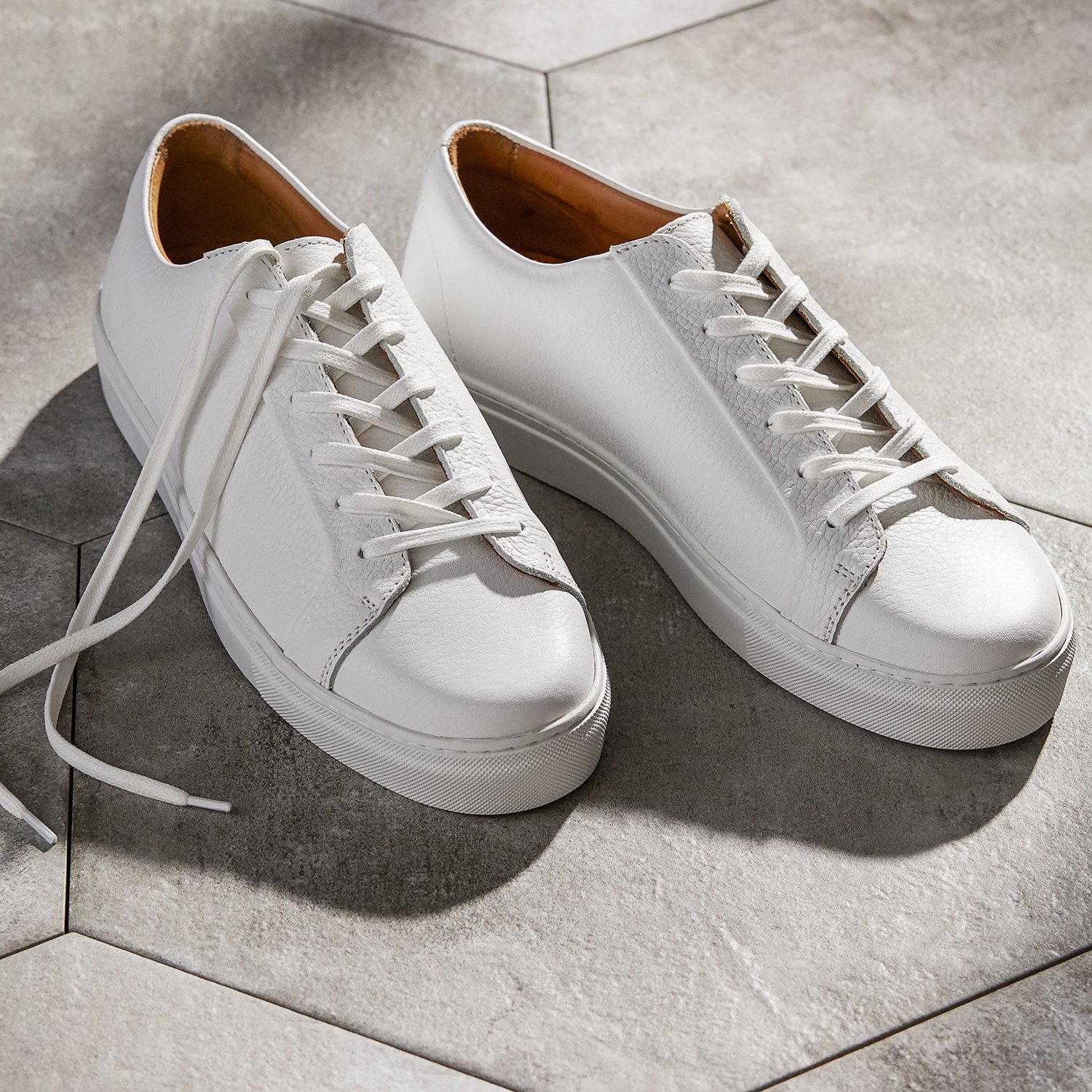 H&M USA on Twitter: "A pair of clean white sneakers gives the ultimate smart-sport look! Upgrade your sneaker game with premium quality footwear for men in stores and online: https://t.co/b2nC8IcFS2 #HMMan https://t.co/H1OktQ6RmD"