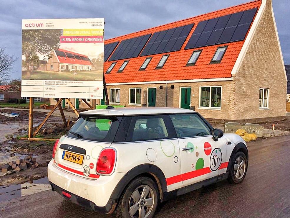 Fijne samenwerking vandaag met <a href="/actiumwonen/">Actium</a>. Weer 30 nieuwe <a href="/fijnwonen/">Fijn Wonen</a> bewoners in <a href="/Diepstroeten/">WoonparkDiepstroeten</a> Assen blij gemaakt met oplevering van hun Nul Op de Meter woning! <a href="/VanWijnenGroep/">Van Wijnen</a> <a href="/nul_op_de_meter/">nulopdemeter</a>