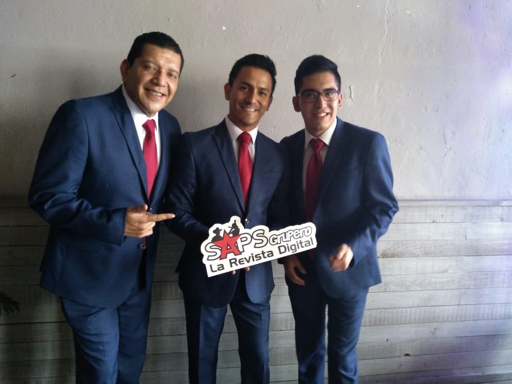 SAPSGrupero's tweet photo. A. Venegas un Loco Soñador @VenegasUn lejos de toda polémica nos presentan su tema "Solo una Oportunidad" ft Efrén David @efrendavidd para poner a bailar 🕺 a la gente 💯 #CoberturaSAPS 📸 https://t.co/SC8LuSfU3O