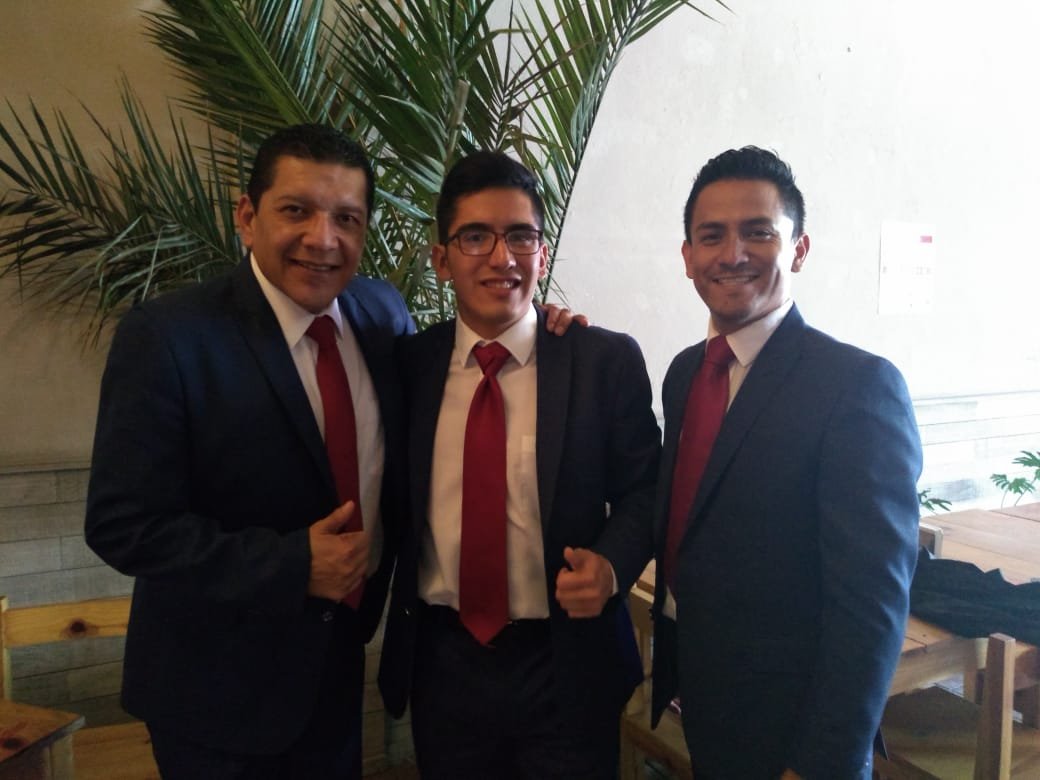 SAPSGrupero's tweet photo. A. Venegas un Loco Soñador @VenegasUn lejos de toda polémica nos presentan su tema "Solo una Oportunidad" ft Efrén David @efrendavidd para poner a bailar 🕺 a la gente 💯 #CoberturaSAPS 📸 https://t.co/SC8LuSfU3O