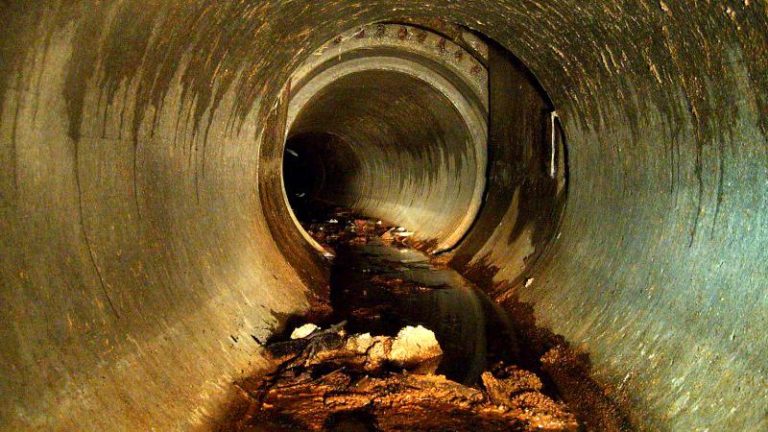 Как выглядит коллектор. Канализационный коллектор. Самотечный канализационный коллектор ду 150. Канализационные тоннели лондона. Самотечный канализационный коллектор.