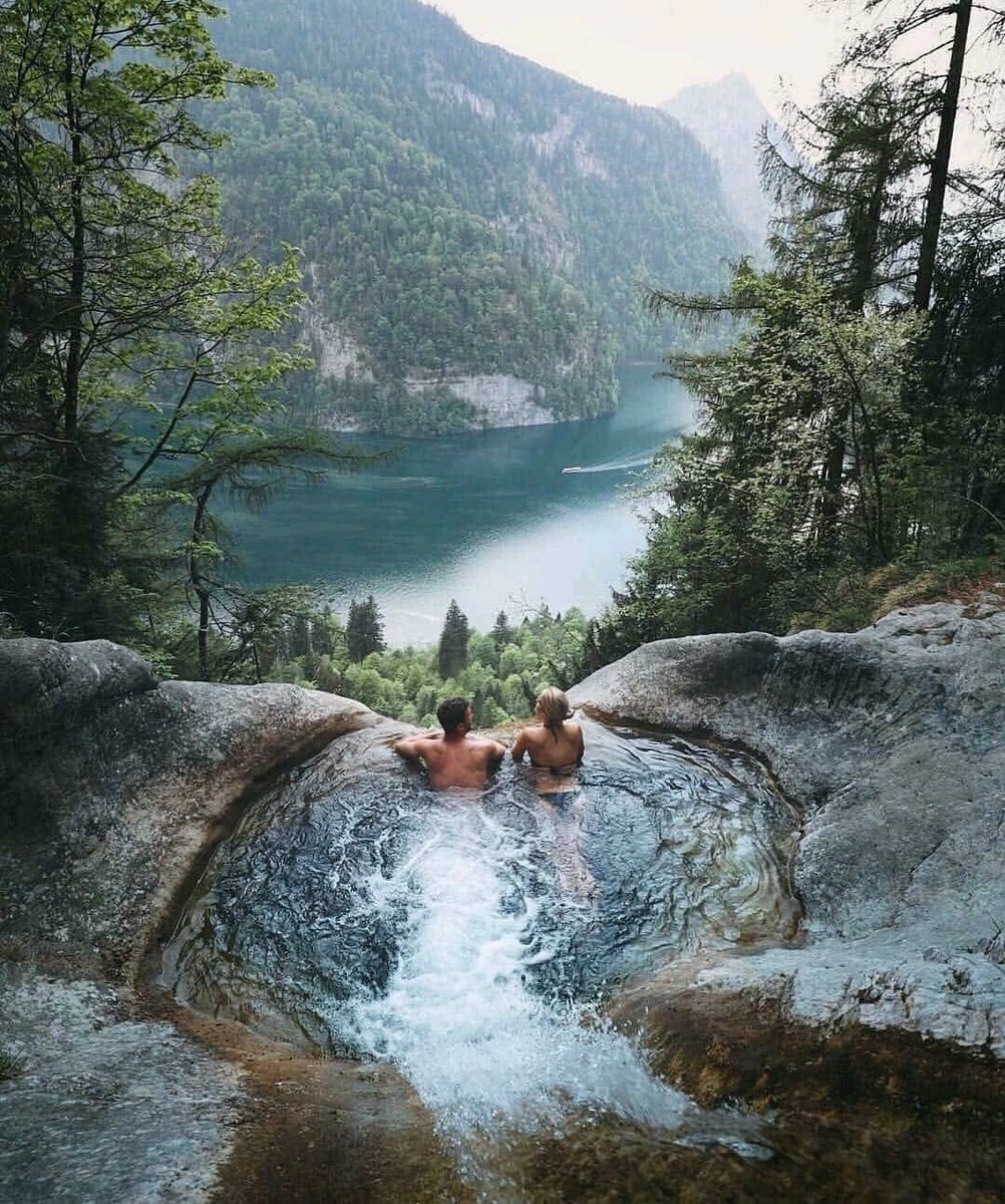 AllforHandG's tweet image. Who would you go here with? 💦 Bayern, Germany. 
📷 by: @zeppaio [IG]

#plantlovermx #Arboles #trees #bosque #forest #Bayern #Alemania #Germany #sigueme #FolloMe