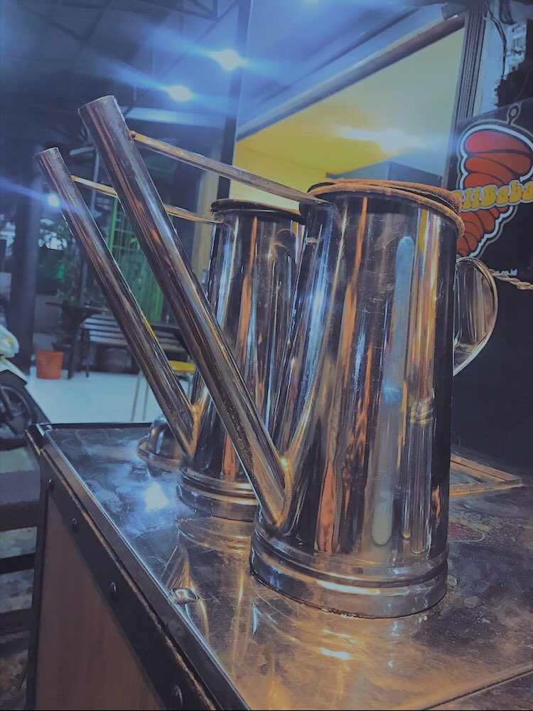 YoungModeOn's tweet photo. Teko ThaiTea 🥤
•
•
#maomao #thaitea #youngeneration #modeon #photography #with #iphone6 #iphone7plus #twitterphotography #chocolate ⁠ ⁠ #perumnas #tangerang #NatGeoPhotography #fotografer #photoediting #pictsart #afterlight #VSCO #generationmodeon https://t.co/0t2usB1ZzA