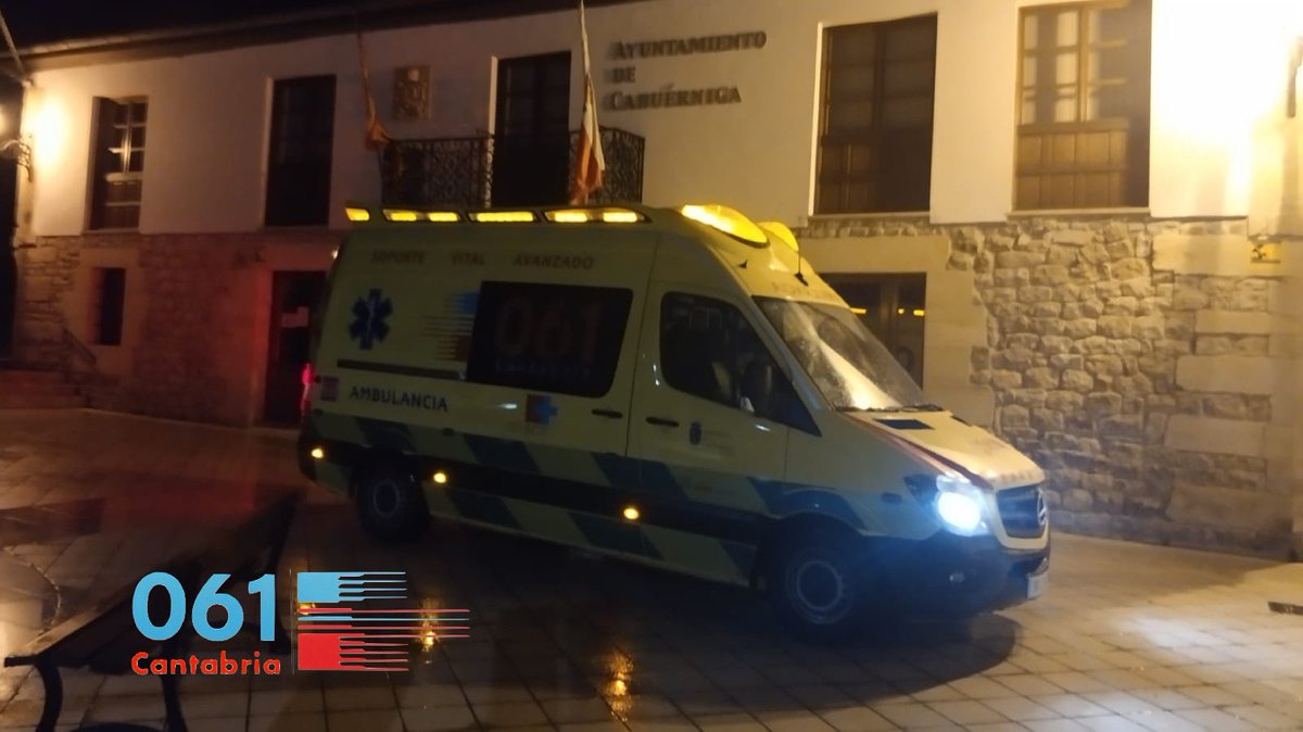 Desde las 19:00 de hoy comienza a funcionar el dispositivo de Soporte Vital Avanzado (1 med., 1 enf. y 2 T.E.S) del <a href="/061Cantabria/">061 Cantabria</a> dependiente de la #ConsejeríaDeSanidad, en El Valle de Cabuérniga, que garantiza la atención urgente a los vecinos afectados por las inundaciones.