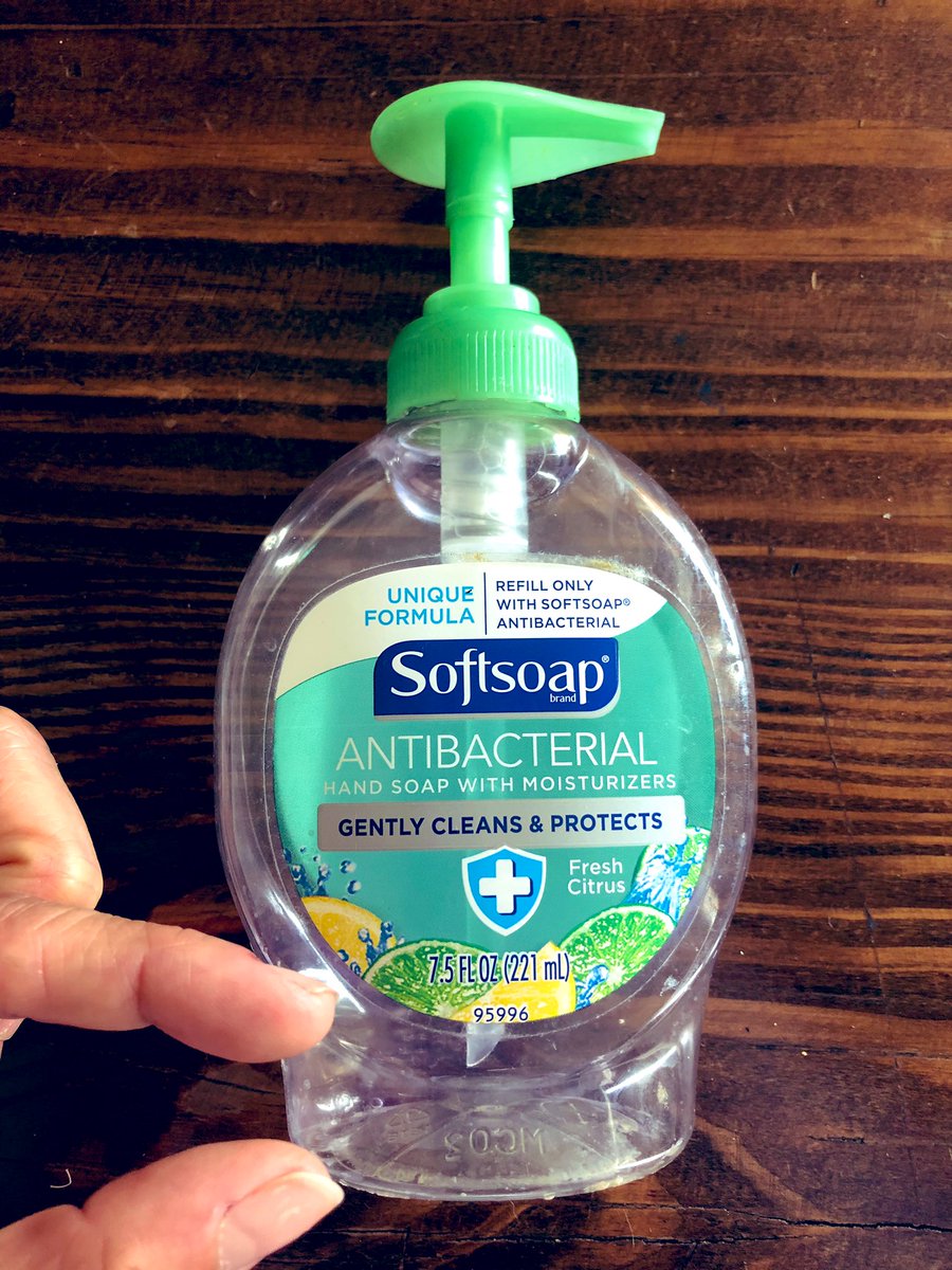 _castrojax's tweet photo. Hello @SoftsoapWorld, your hand soap dispensers SUCK. Such a scam, impossible to pump out the last 5% of soap. Can you not make your #softsoap tubes so short?  #assholedesign https://t.co/CW4ymc3OZG