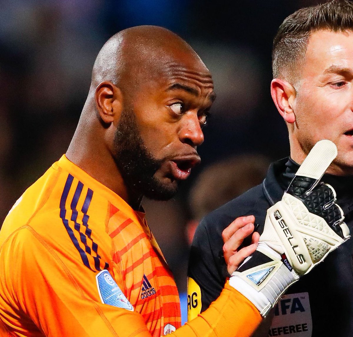 SellsGKP's tweet photo. Making his point! @kennethvermeer 👀👆🏾
#VERMEER #KENNETHVERMEER #FEYENOORD #DOELMAN #KEEPER #GOALKEEPER #SELLS #ANOTHERLEVEL https://t.co/dQK1nWQYkF
