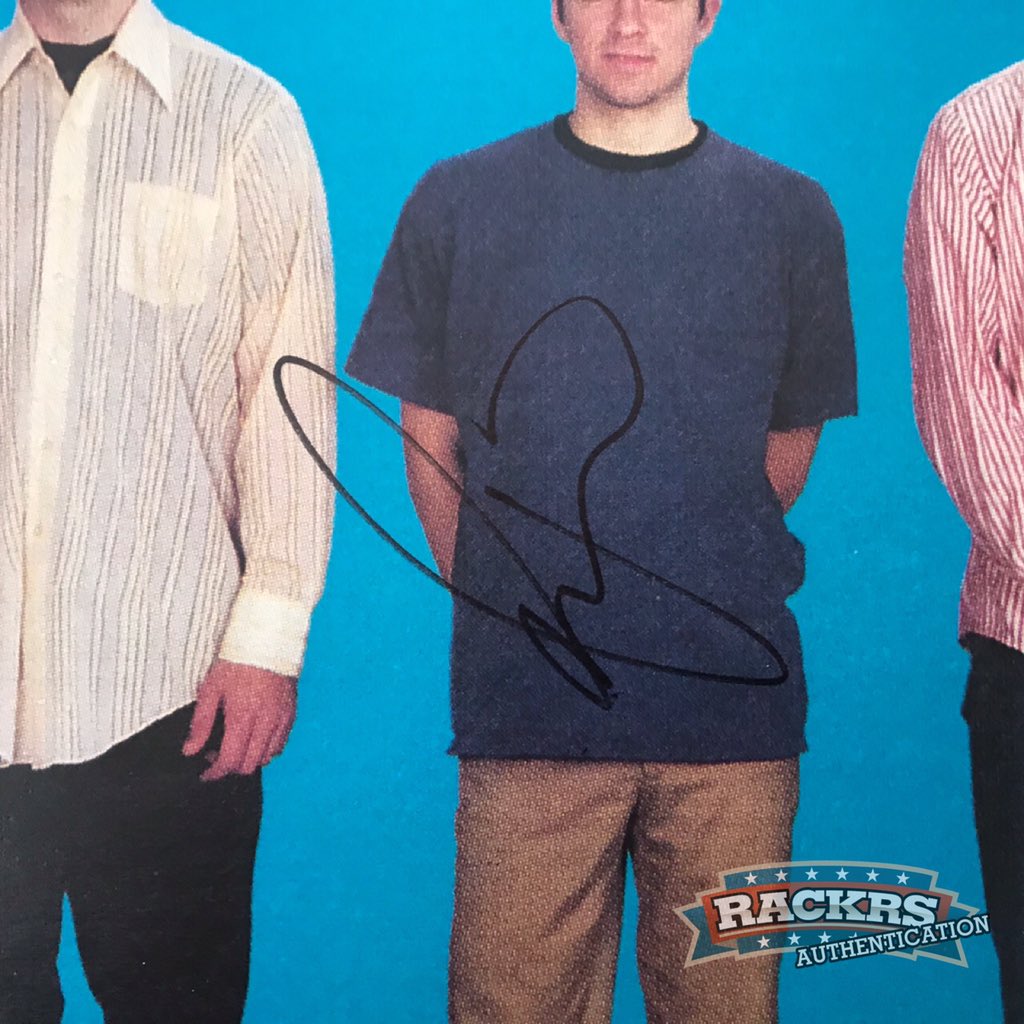 rackrsauthenti1's tweet photo. Got the chance to authenticate one of my favorite records...@Weezer autographed album cover. #weezer #riverscuomo #autographed #autograph #music #musicautographs #blue #authenticated #rackrsauthentication #authentication https://t.co/B2TokXSn2C