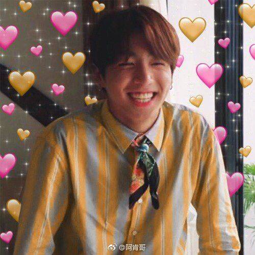 KimAshJin's tweet photo. Ayo!😂💜 How are you guys? I hope you guys are eating well and wearing warm and comfortable cloths because I don't you guys to catch a cold💜 And if you want to make your day even better then STREAM FAKE LOVE AND IDOL🚨I 💜U
#IdolStreamingParty #FakeLoveStreamingParty @BTS_twt https://t.co/Y9e7weh79X