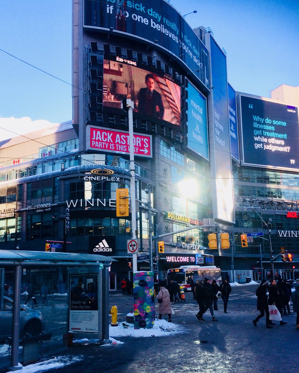 IainKingSport's tweet photo. Yesterday date day, coffee in Yorkville with @LornaFrazerKing then the brilliant A Star is Born at the movies. Today -28 with wind chill and the snow is going sideways. Stay safe and warm everyone @NT_SoccerClub. #trainingoff #snowday https://t.co/Btc1cSHnnu