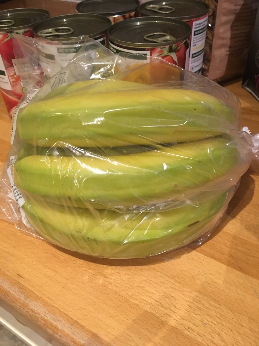 MajLight's tweet photo. @Tesco I paid extra for your ‘ripe bananas’ on my home delivery shop so that I could eat them straight away. Do these look ripe to you...? 🤔 https://t.co/xZcUajvkLF