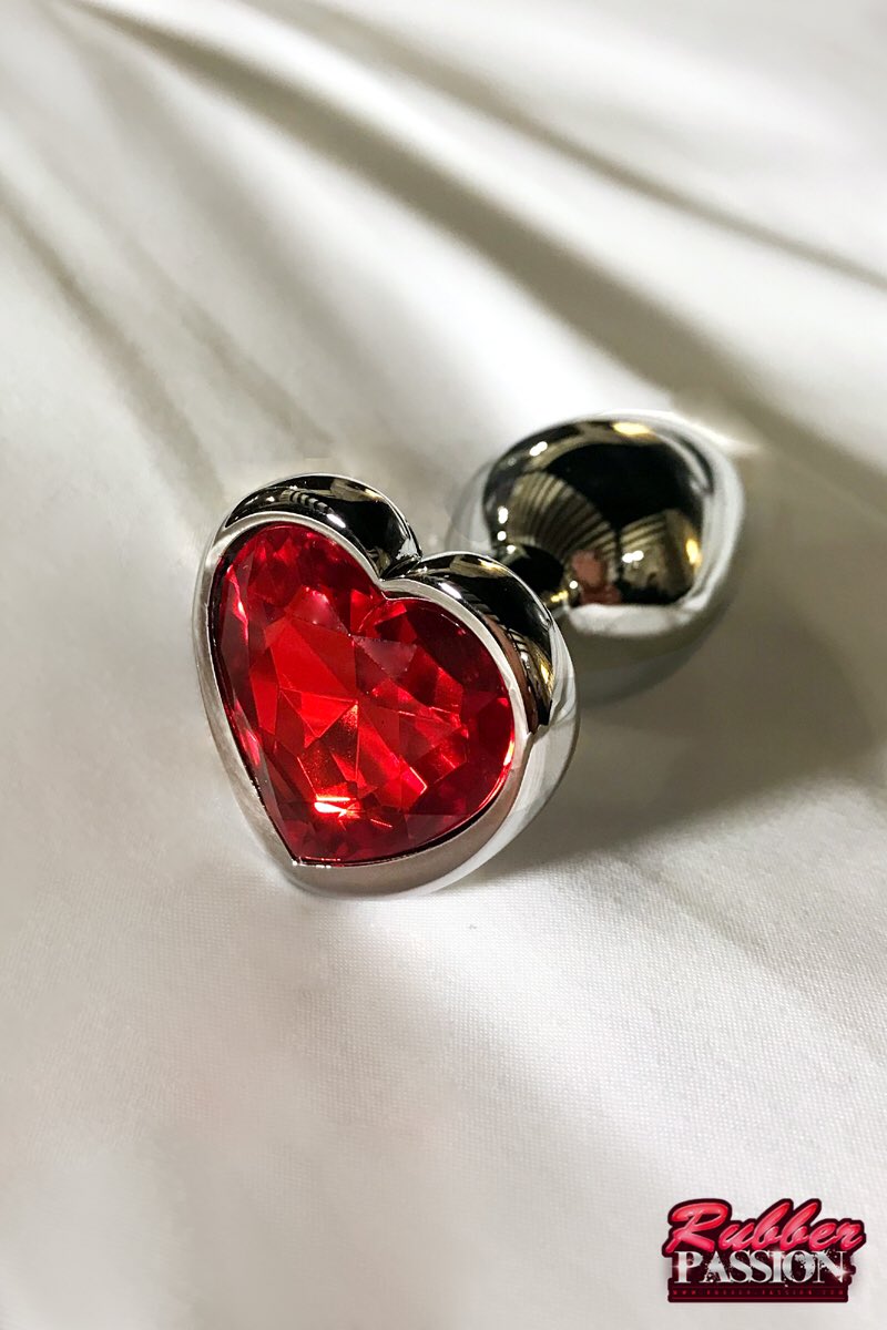 I’ve added a few new items for sale in my shop: Rubber-passion.com/shop including this cute ruby red jewelled ❤️ butt plug 😉