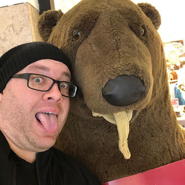 fharper's tweet image. Kiss style... don't focus on my triple chin... #portugal #lisbon #mebeingme #latergram - j.mp/2TqROcs