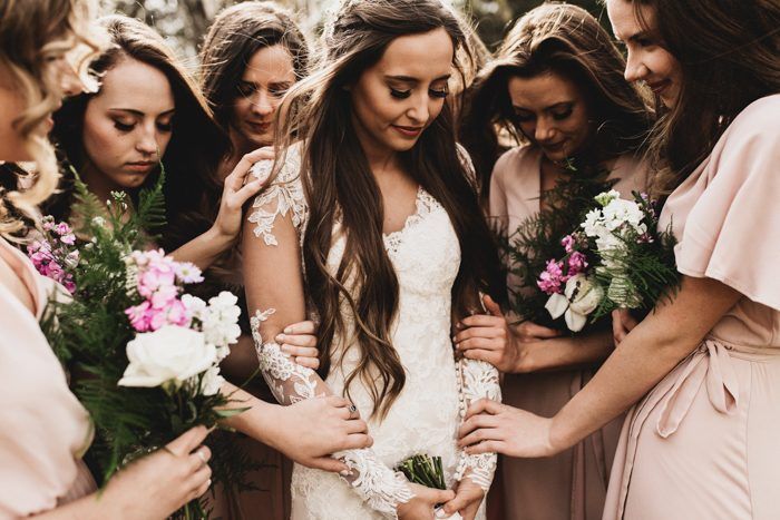 JunebugWeddings's tweet image. 7 tips for saving your #bridesmaids money → buff.ly/2Mqp8xR Image by Noelle Johnson