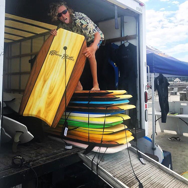 Special delivery!
🚚🙌🏻😎
@fakemickchivers cheesin’ hard with his Wave Cutter in hand! 😜
Sick shot 📸 @narragansettsurfandskate 
#wavecutter #repost #specialdelivery #truckload #bodyboarding #yew #rhodeisland