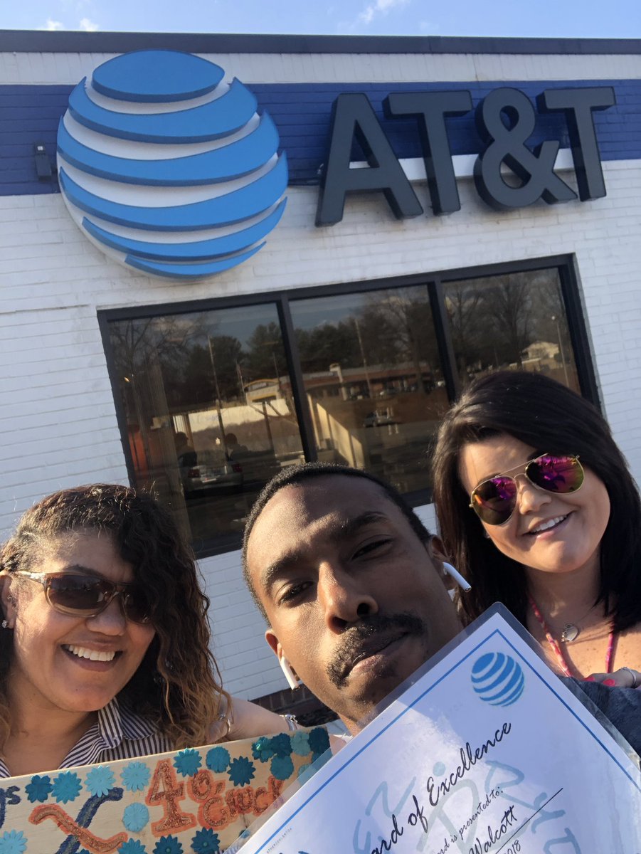 When <a href="/theriddler704/">Stephanie Riddle</a> drops by and you drop a 2x3 while MODing! #nowthatsaclearwinwin

@KishaH2017