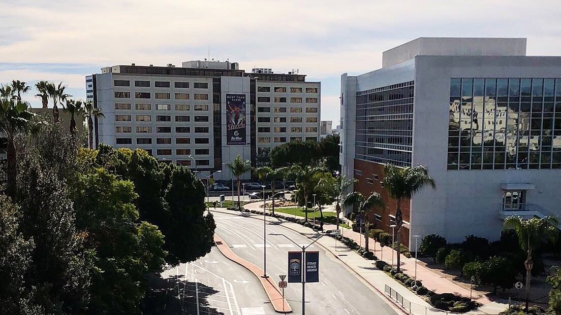 CSUFChesterton's tweet image. Our first event of the semester was excellent! We discussed corporate ethics last week. Join us this week for another eliciting time of pizza and discourse.

When? - Thursday at 5:30PM
Where? - TSU Titan sign
What? - Defining Crony Capitalism Today

#ISI #CSUF #DiscussionGroups