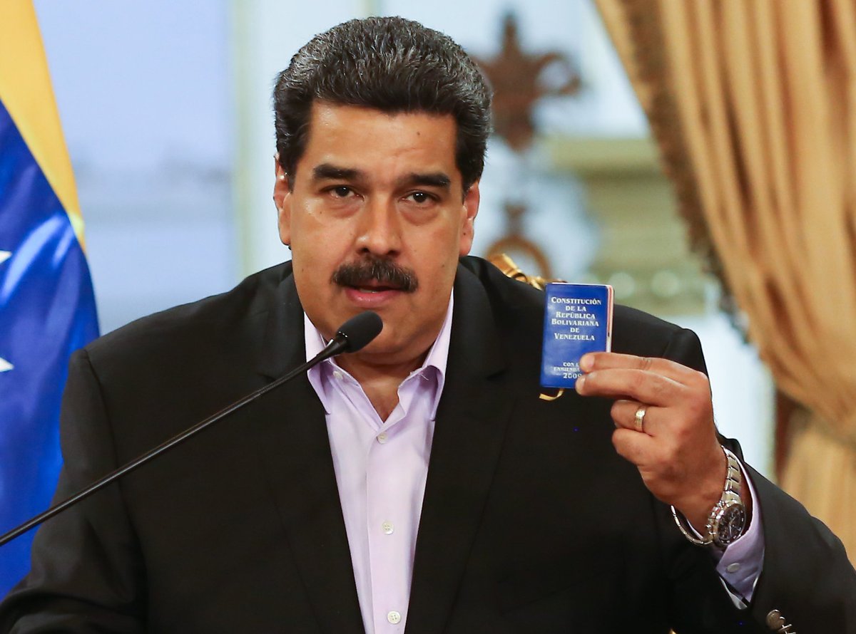 tmaniglia's tweet photo. TODO TIENE SU HORA, ESTA ES LA HORA DE SER VALIENTES. El mensaje directo a la oposición
@NicolasMaduro "Es la hora de la valentía, la hora de decir la verdad, de decir NO al golpe de Estado, la hora de decir RESPETO a la Constitución, la hora de decir DIÁLOGO NACIONAL ¡YA!" https://t.co/zPRO1C7RDf
