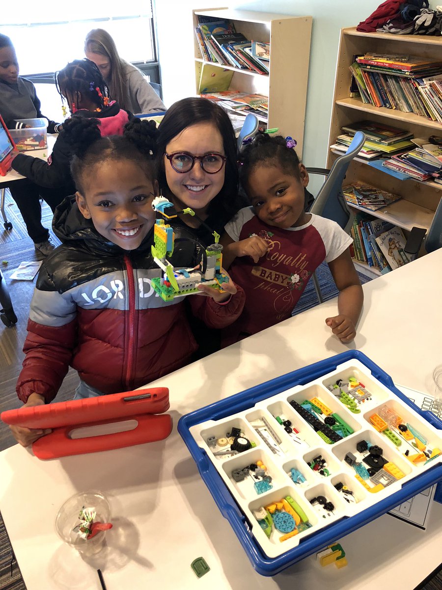 LSEgirlsBball's tweet photo. Practice time turned into some community time today. We had a blast with the kids at the @MaloneCenter. They do amazing things for youth in our city! Thanks for letting us hang out today and have some fun. #community #KnightPride https://t.co/spez0A1wnI