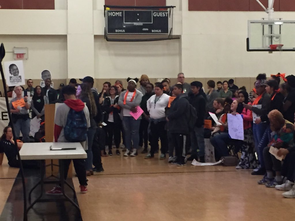 tierralinda05's tweet photo. “I know you think Roots is a low quality school but they develop high quality students.” #NoClosures #KeepRootsOpen #OakEdu https://t.co/7otNqyFrK9