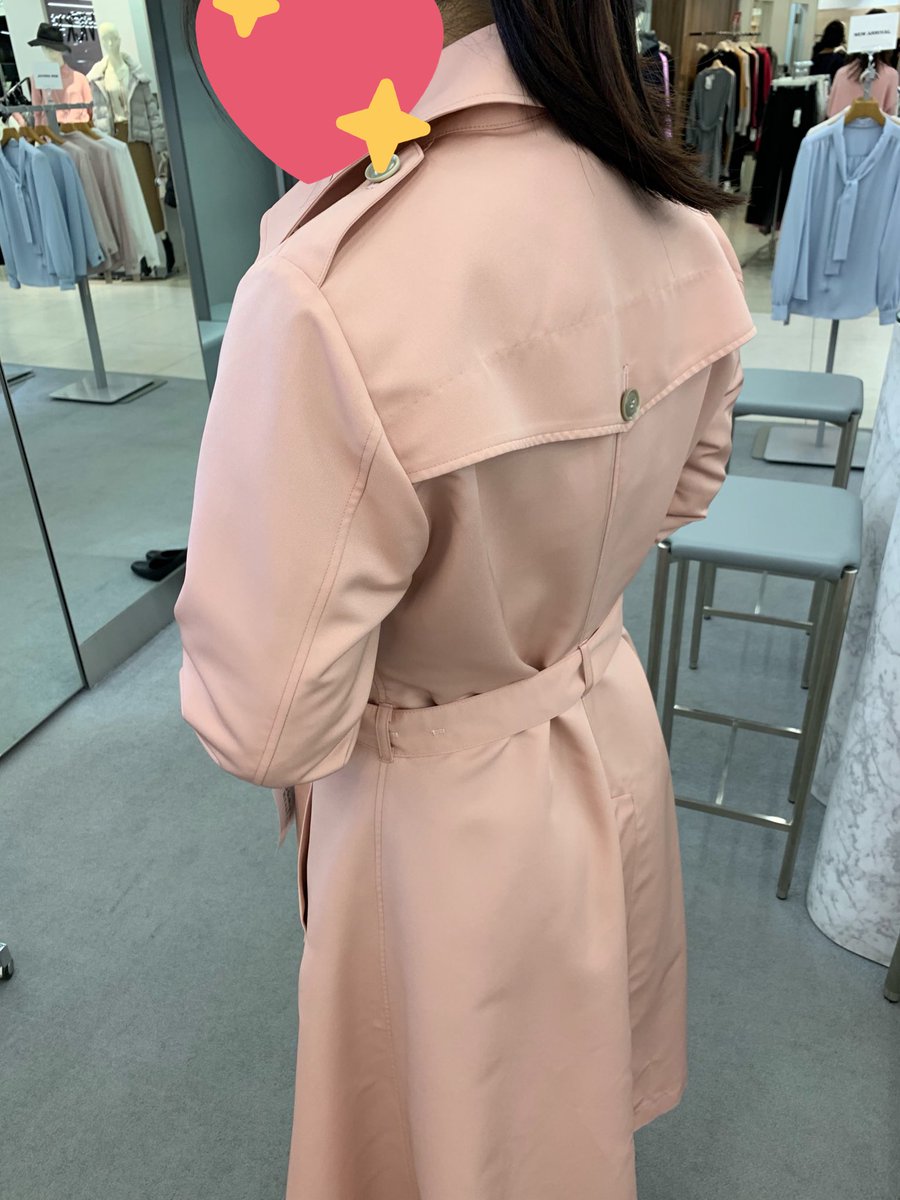 地味に今回の西武池袋本店にこっそりトレンチコートのサンプル置いと