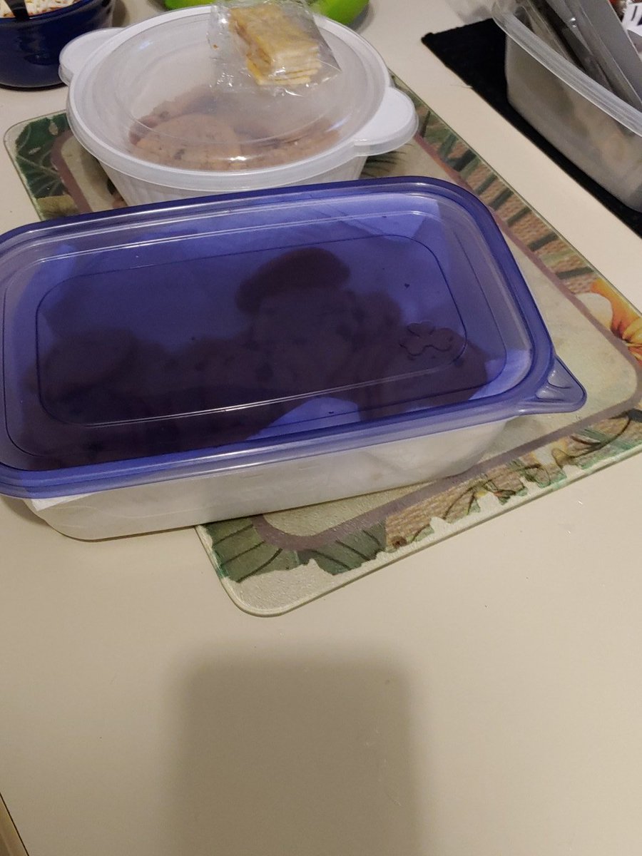 LiXFit's tweet photo. Chocolate chip cookie trap good thing i countered it with my fuck outta my face trap card #OperationSixPack https://t.co/trrk5Svcu4