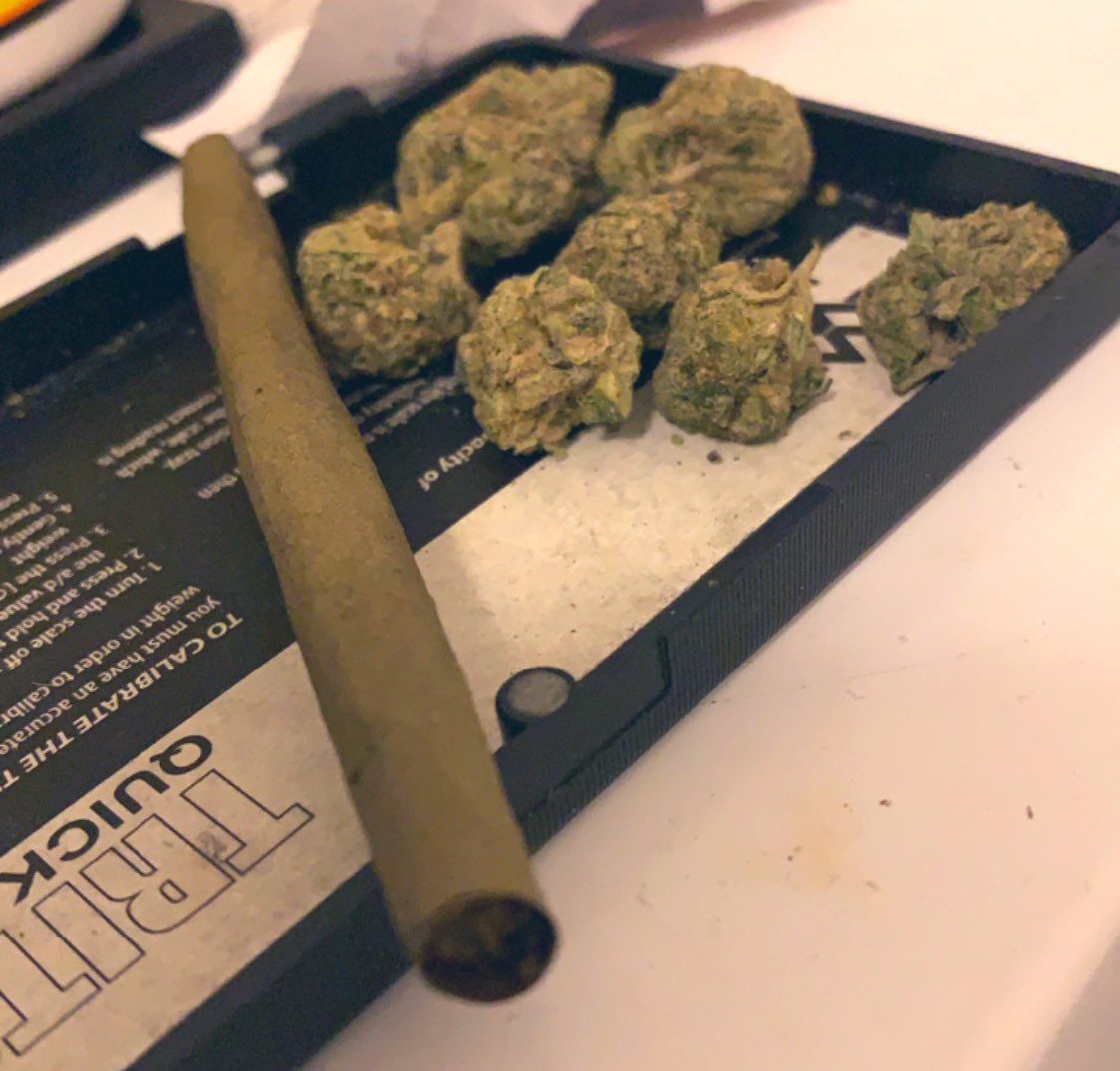 RariRatedR's tweet photo. Meditation w/ Medication... 😤👌💨 https://t.co/ckNPds4PF0
