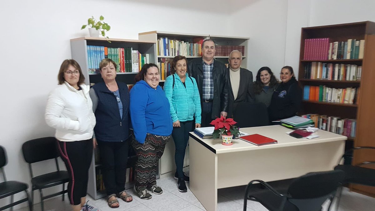 Hoy hemos pasado la tarde con el presidente y vecinos de la AA VV camino Real De la Villa. Me han trasladado todas sus inquietudes. Enhorabuena por el trabajo que realizan