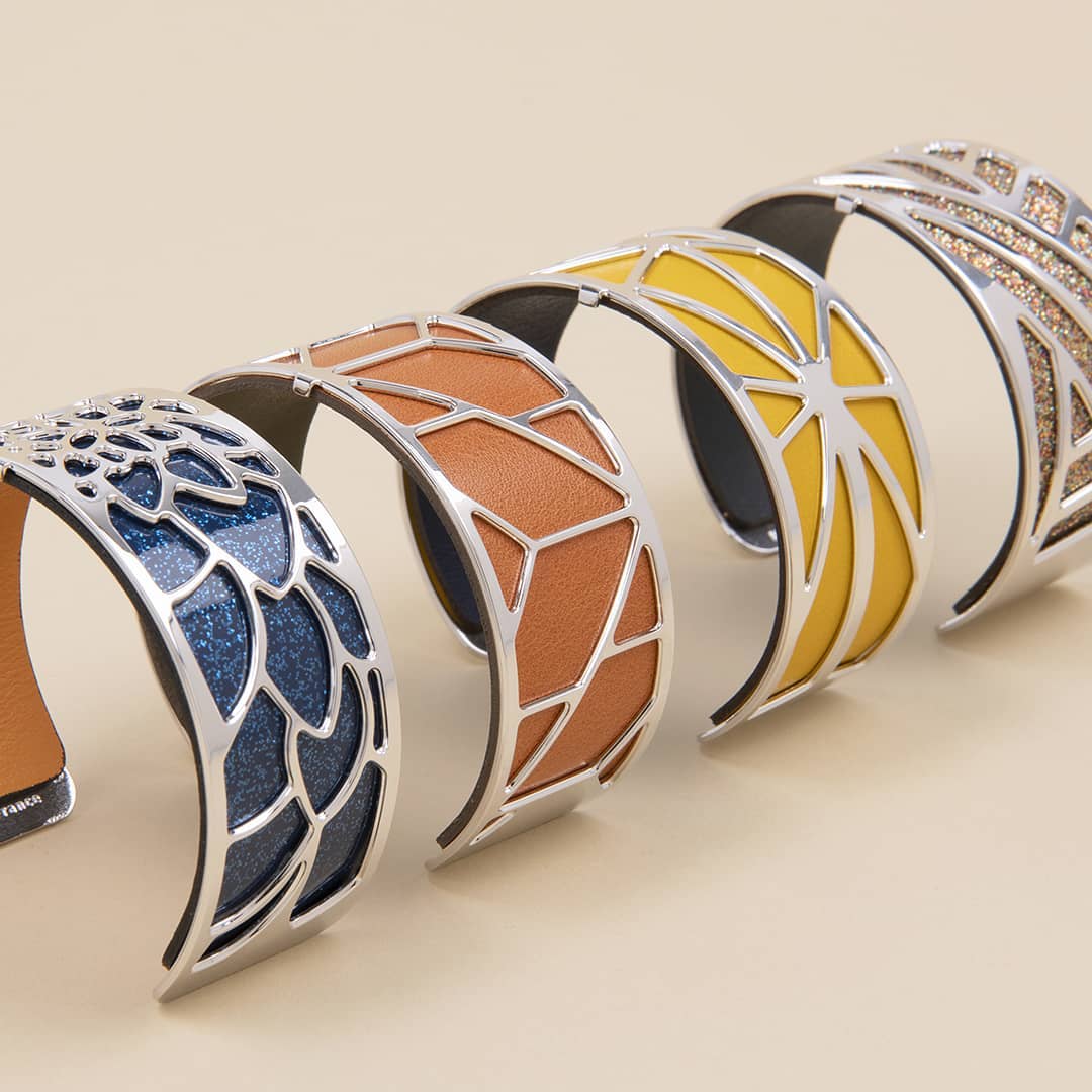 Los innovadores diseños de Les Georgettes combinan la elegancia y exclusividad de la tradición francesa. Su estilo te permite lucir un color nuevo todos los días por sus bandas de cuero intercambiables. bit.ly/2Balzar
#inkantadesign #lesgeorgettes  #accesorios #joyas