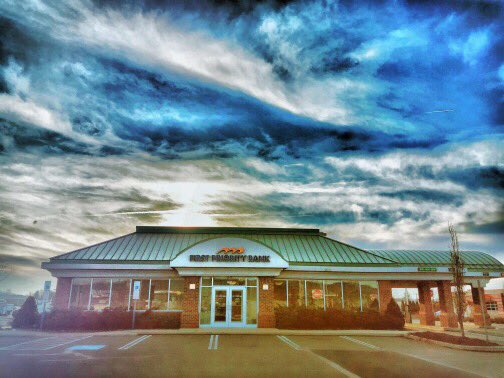 Mid_Penn_Bank's tweet photo. Please allow us a moment to wow you with this pic of our Exeter branch that @laurasean210 snapped this morning on her way into work! 😍☀️ #midpennbank #sunrise #exeterpa #readingpa #berkscounty #berkscountypa https://t.co/LfsvgUBafQ