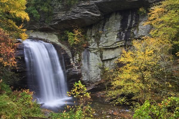 roanline's tweet photo. https://t.co/1HL3Q84ZFM "Looking for water? We’ve come up with a list of awesome waterfall hikes right around Asheville, NC, most of which are short enough to be done in a couple of hours." https://t.co/x6eWA3ennK