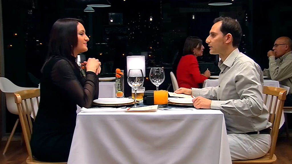 cuatro's tweet photo. Negación a primera vista: Tania ve a Carlos y no le gusta “nada de nada” #FirstDates824 https://t.co/Em4mJGycWH https://t.co/ICmfdb39r8