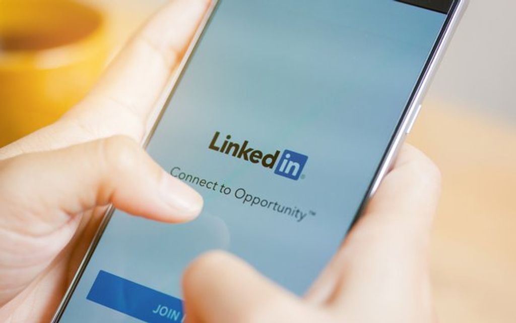 2Completion's tweet photo. LinkedIn Adds Interest Targeting https://t.co/0BSmlEiTFr #DigitalMarketing #LinkedIn #InterestTargeting https://t.co/OePVlcQxkO