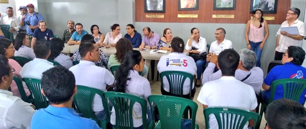 VeroGuevarav's tweet photo. Esta revolución es la semilla que renace en los corazones de los ecuatorianos que siguen firmes en la lucha.
Tendremos bastiones en cada territorio por ese compromiso de la militancia leal que asumió el reto de representarnos.

#GuayasEsRC5
#CorreaEs5

@MashiRafael https://t.co/66s7RLpCdl