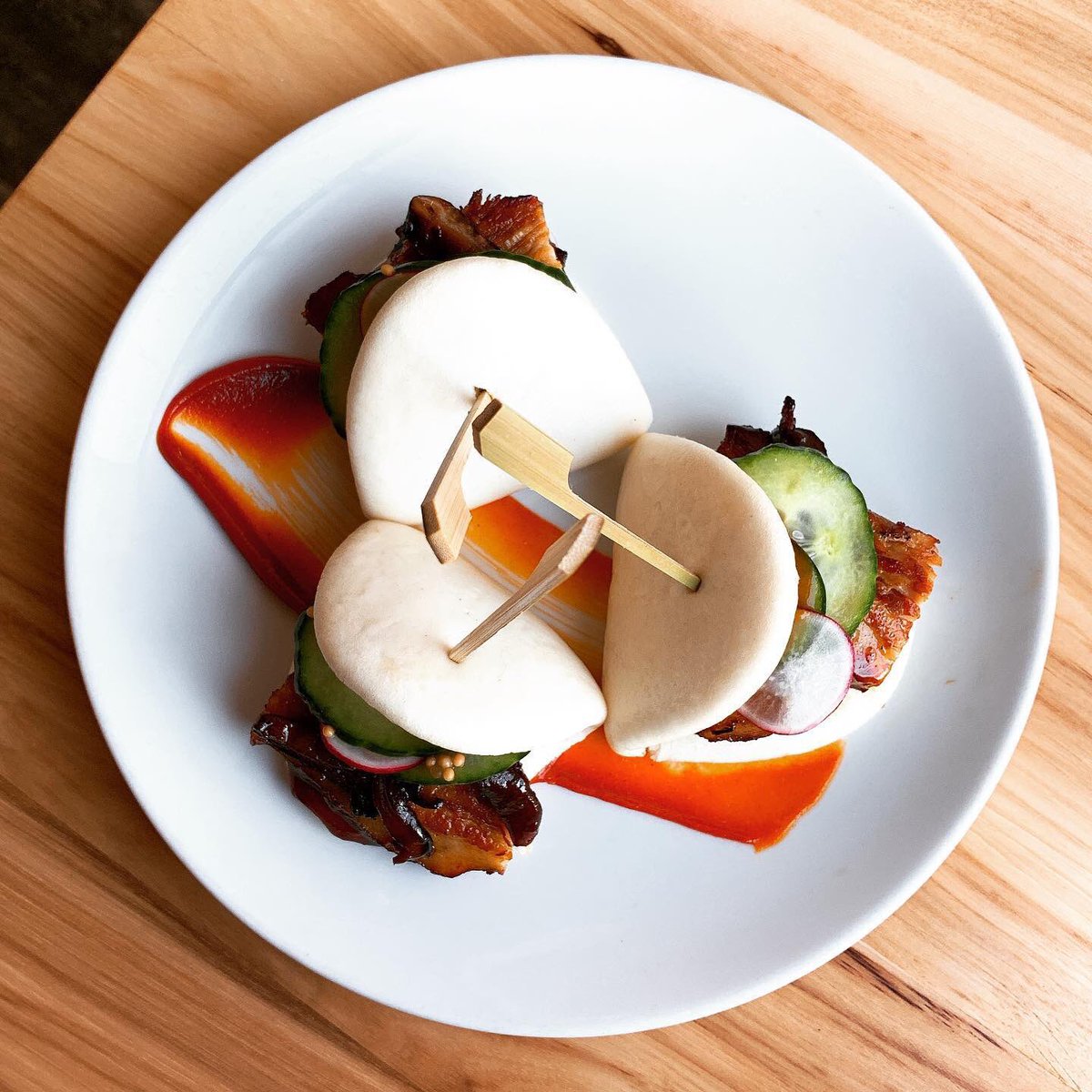 Bao Buns are back! Rich pork belly, caramelized mushrooms, house pickles, hoisin, Sriracha! 🔥 It’s Monday and that means Happy Hour all night! Come down and say hello! #hamletandghost #saratogasprings #baobuns #cocktailbar #bao #porkbelly #happyhourallnight