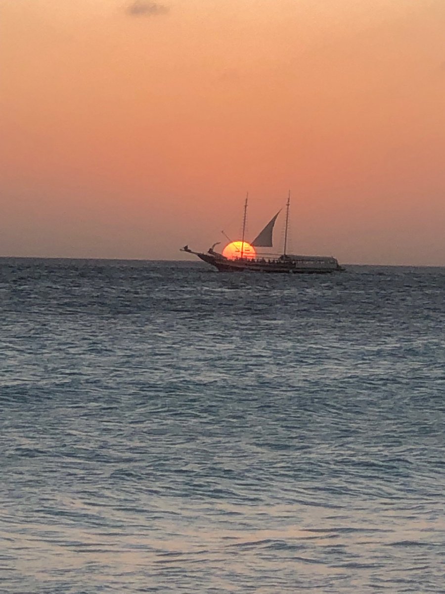 Looks like a captured a pic of the “Jolly Pirate Sunset Sail” in #Aruba ! 
#onehappyisland #sunset #beach #sunsetsail #Caribbean #vacation #escape #mondaymotivation #photography #sunfunday #arubaonehappyisland #adventure #sailing #sunsetcruise