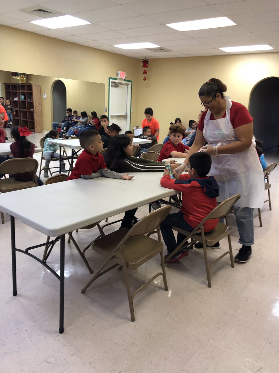 housing_la's tweet photo. La Joya Housing Authority partnering with Read and Feed program to feed our children. Investing in our Future. #EndingChildhoodHunger #LaJoyaHousingAuthority https://t.co/syyPvjRfxp