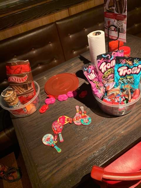 kellzitc's tweet image. We had a lil dance party with candy we were all off but came in to have some fun 😇❤😇❤😇
@HRATYOURSERVICE @JodieStetzLVRG @tjaLVRG @MorroneDavid @Whitman3Sherry 
#BottomlessFun #NationalHaveFunAtWorkday