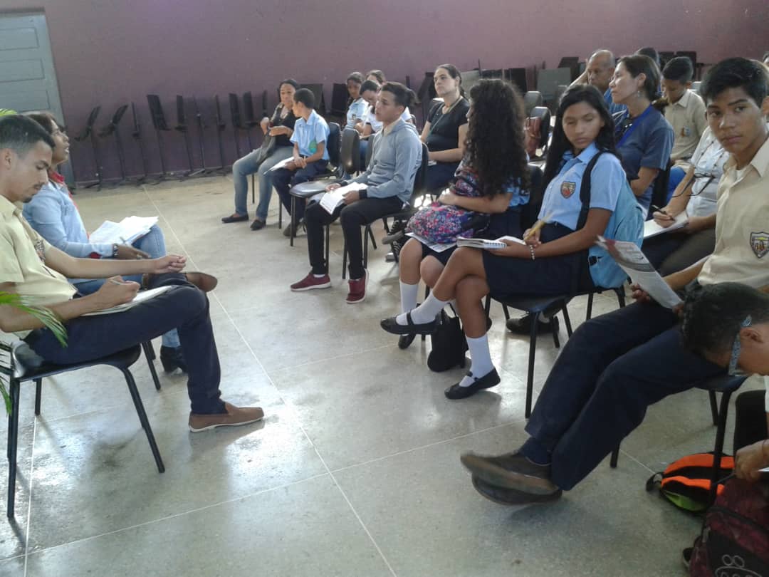 intersucrezees's tweet photo. Encuentro con la Juventud Patriótica. Analicemos Juntos y Juntas el documento histórico del Congreso de Angostura.Municipio Sucre .Estado Sucre. @prensazees @psuvaristobulo @NicolasMaduro @MPPEDUCACION @karsanc https://t.co/y5c0MlHc9f