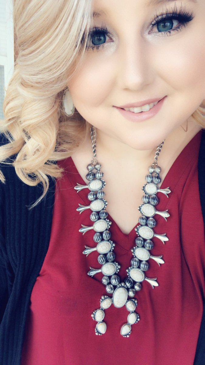 lindsayvx3's tweet photo. Itโs always a good day for a selfie ๐๐ผโโ๏ธ #holylashes #selfies https://t.co/KNcOCPCFFh