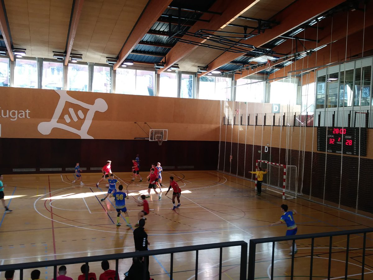 hstcugat's tweet photo. #LligCat Juvenil masculí
Juvenil A 33 - 28 @UESarria77
L'equip entrenat per Maikel Núñez tira de un gran treball ofensiu per vèncer en l'últim partit de la 1a fase. Tot i la victòria no ens hem classificat pel top 8
Seguim!
#Santcugat #Handboldelbo #HSC #ApeltítoldeA2 #Competint https://t.co/cDsmSypM97