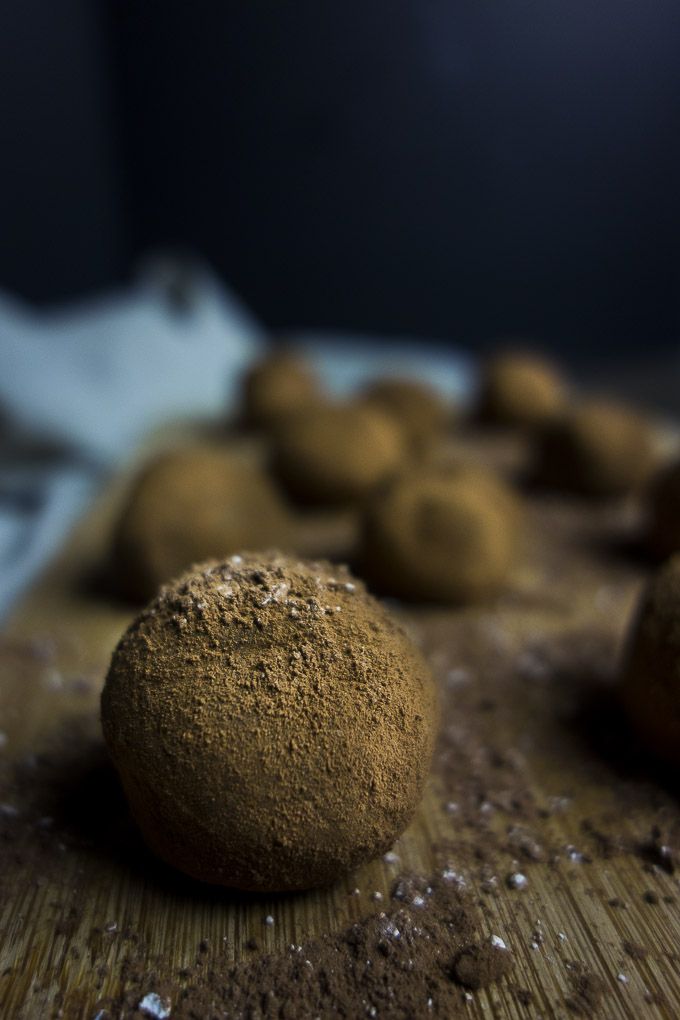 wenthere8this's tweet photo. Dark Chocolate Truffles filled with creamy, decadent dark chocolate ganache with a hint cinnamon and rum, and a tiny pinch of cayenne (optional) for a touch of heat. #chocolatetruffles #homemadetruffles #trufflerecipe https://t.co/pTyhjYE9bz via @wenthere8this https://t.co/xo5fc75BZQ