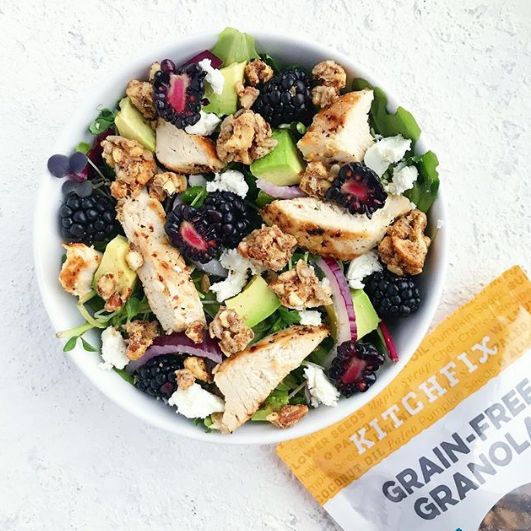 UrthBox's tweet photo. A game changer for your salads! 🥗 Replace croutons with @Kitchfix Honey Pecan Grain-Free Granola to add a sweet crunch! Taste the sweetness of natural honey, maple syrup and a hint of cinnamon in every bite.
Photo by: @kp_ingitsimple
#Urthbox #Urthapproved #Sponsored #kitchfix https://t.co/8RryaiAzhq