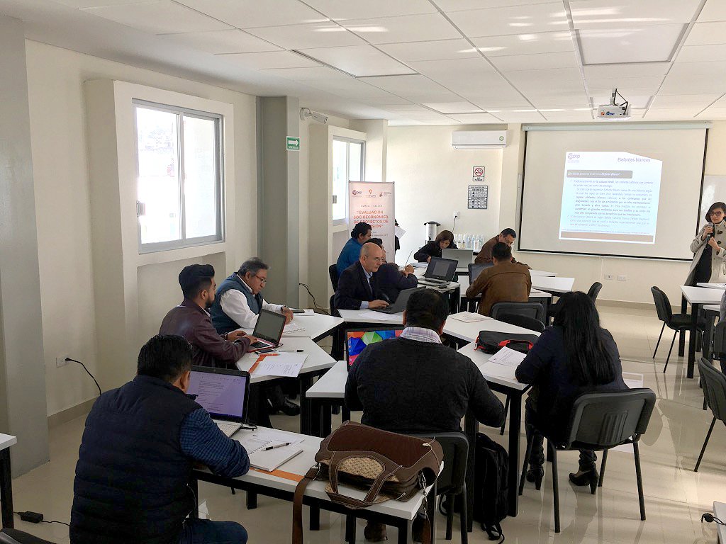 IMEPLAN_Puebla's tweet photo. Damos la bienvenida también al curso-taller “Evaluación Socioeconómica de Proyectos de Inversión” para funcionarios de las #ZonasMetropolitanasPue y #ZMPT a representantes de #Coronango #Cuautlancingo #Tepeyahualco #OrientalPue #ZacatelcoTlax #SanPabloDelMonteTlax https://t.co/XvSAOzUkub