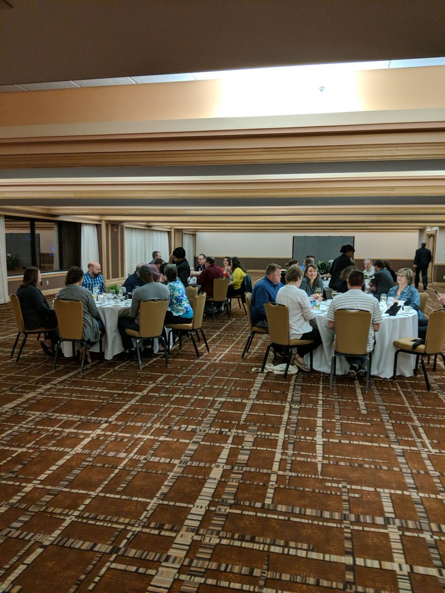 elcaymnet's tweet photo. The #ext19 E-Team (missing @DawnTrautman and @TerriElton) gathering for a Celebration Dinner after an inspirational Extravaganza! https://t.co/4msYjjWOwe